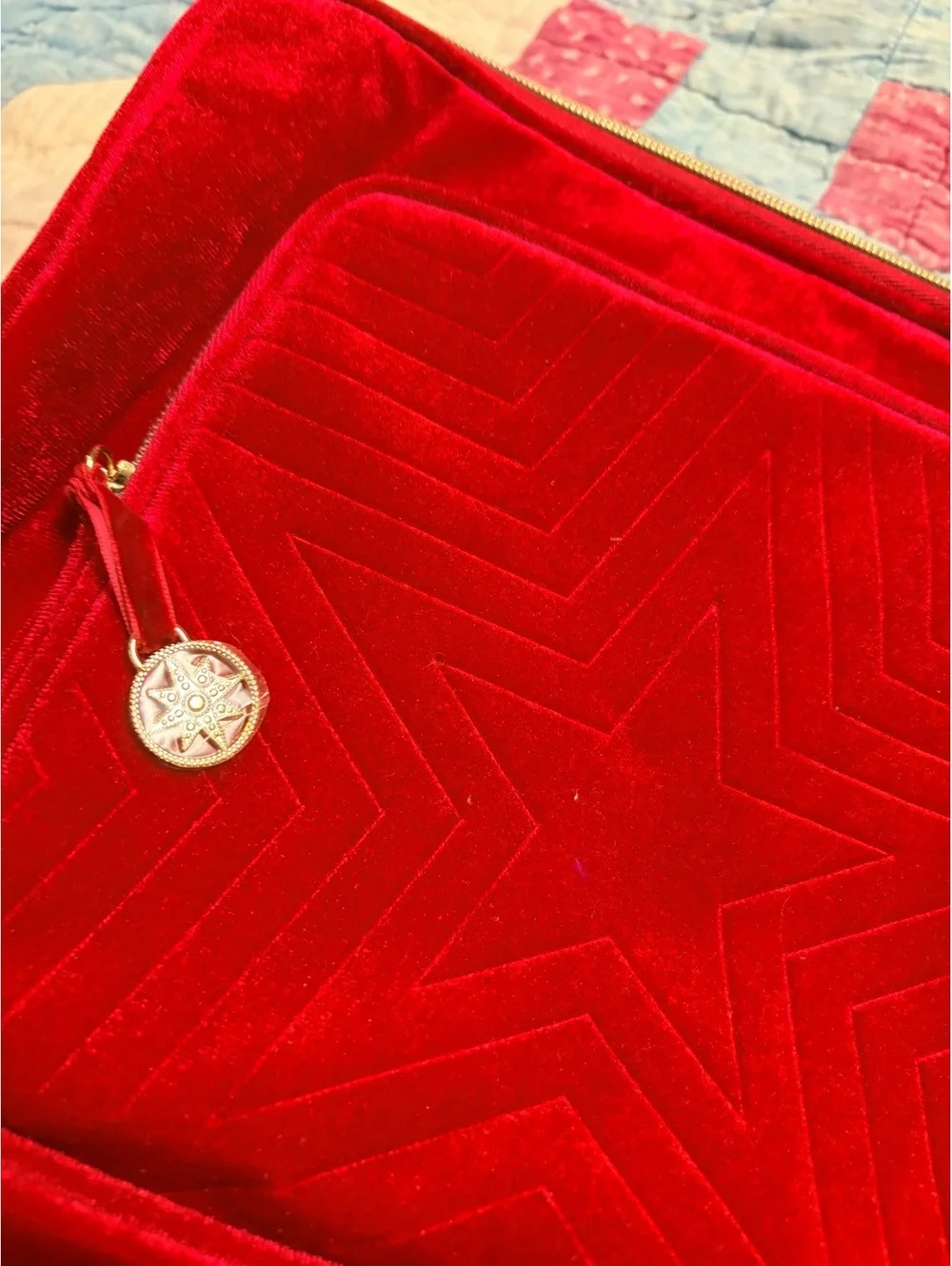 Estée Lauder Red Velvet Star Train Case Large Cosmetic Travel Makeup Bag Holiday